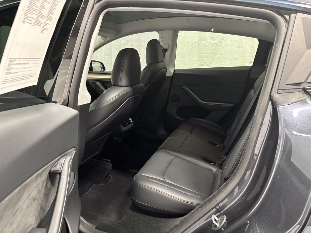 Used 2024 Tesla Model Y Long Range AWD/4WD image 38