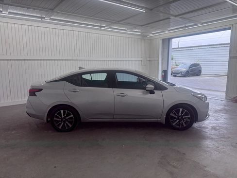 Used 2020 Nissan Versa SV FWD image 4