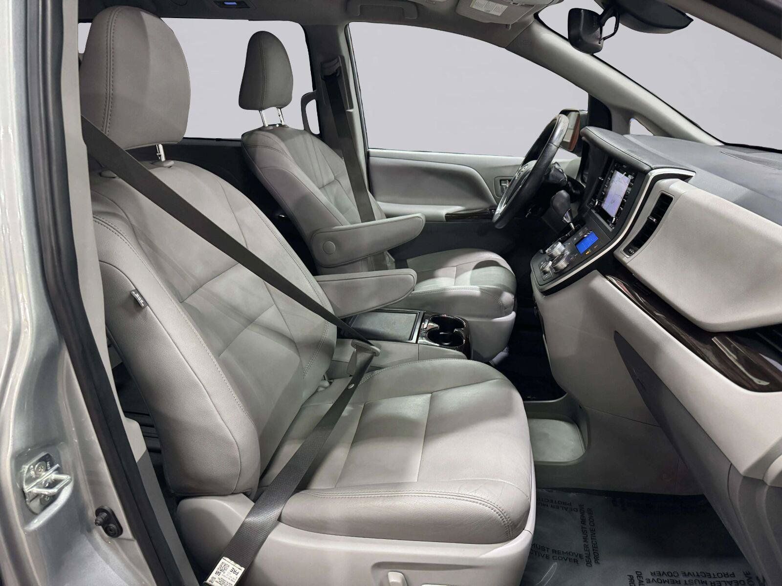Used 2020 Toyota Sienna XLE Premium FWD image 52