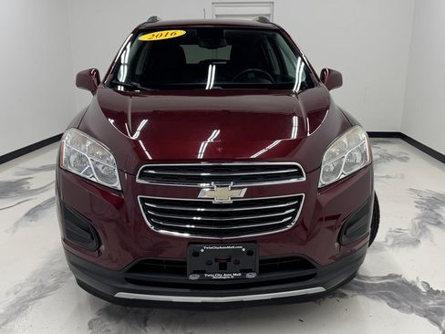Used 2016 Chevrolet Trax LT w/ LT Sun and Sound Package FWD image 3