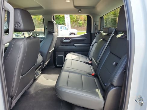 Used 2025 GMC Sierra 1500 SLT image 36