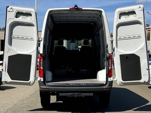 Used 2024 Mercedes-Benz Sprinter 2500 image 3