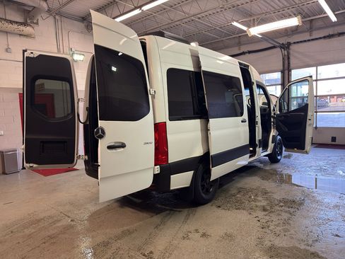 Used 2019 Mercedes-Benz Sprinter 2500 image 12