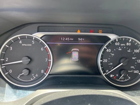 Used 2022 Nissan Rogue SV FWD image 17