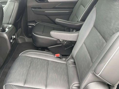 Used 2025 Buick Enclave Sport Touring FWD image 11