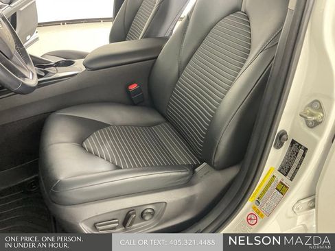 Used 2019 Toyota Camry SE FWD image 25