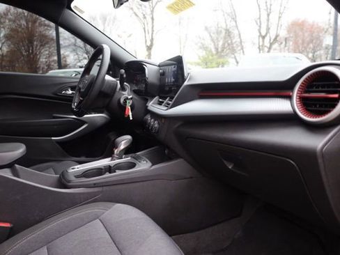 Used 2024 Chevrolet Trax RS image 32