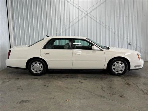 Used 2005 Cadillac De Ville Premium FWD image 2