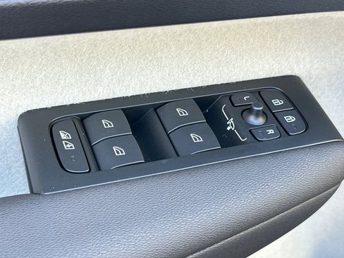 New 2026 Volvo XC40 B5 Ultra w/ Climate Package image 11