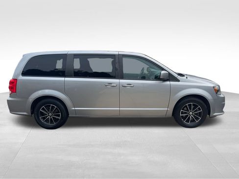 Used 2018 Dodge Grand Caravan SE FWD image 8