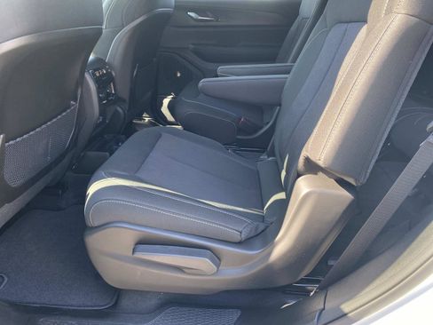 Used 2026 Jeep Grand Cherokee L Laredo RWD image 18