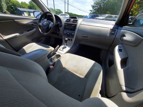Used 2012 Toyota Corolla LE FWD image 11