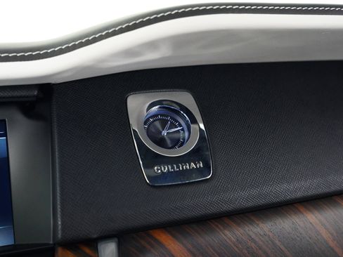 Used 2023 Rolls-Royce Cullinan w/ Cullinan Package image 57