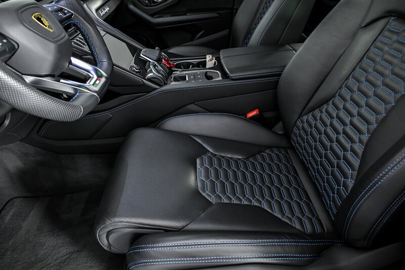Used 2022 Lamborghini Urus AWD/4WD image 32