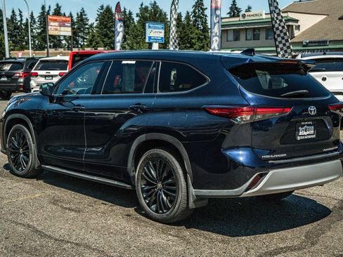 Used 2021 Toyota Highlander Platinum AWD/4WD image 17