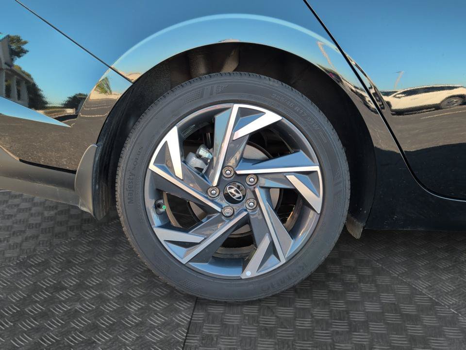 Certified 2025 Hyundai Elantra Sport FWD image 23