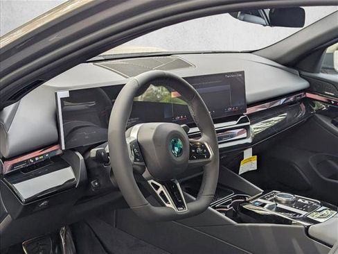 New 2026 BMW i5 eDrive40 w/ M Sport Package image 3