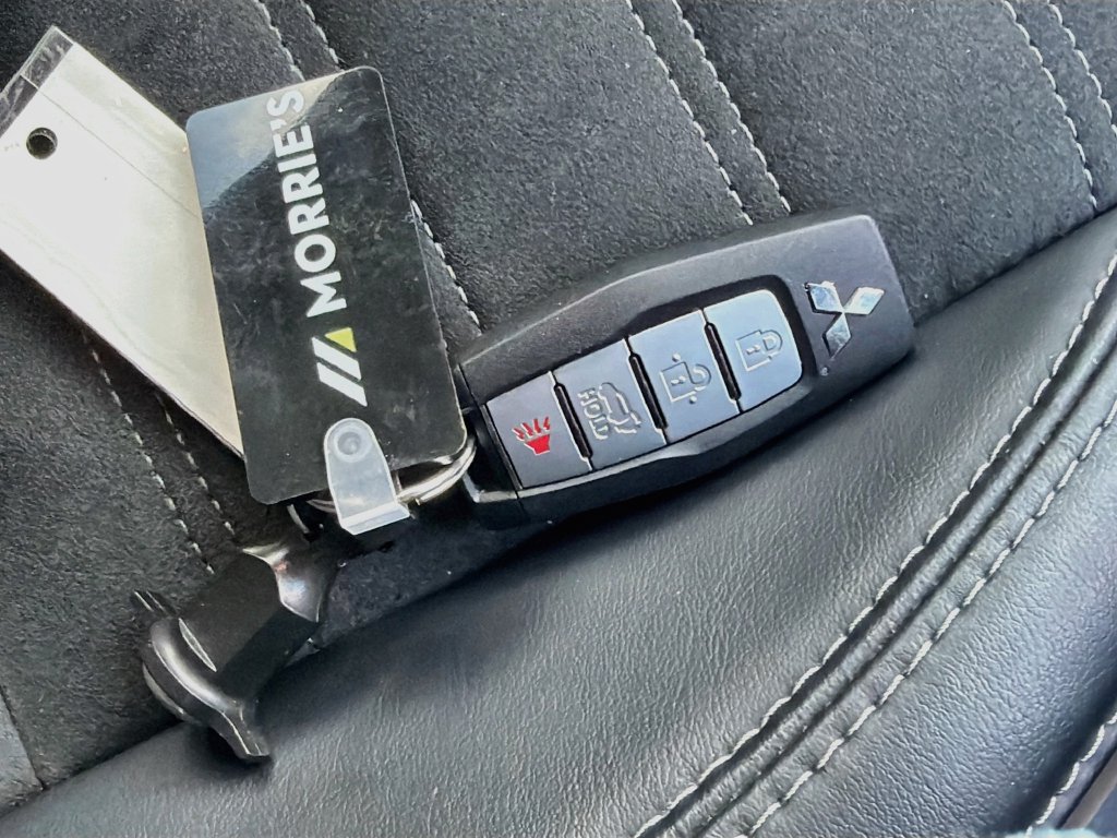 Used 2025 Mitsubishi Outlander SE AWD/4WD image 36