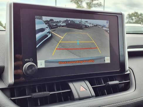Used 2025 Toyota RAV4 XLE AWD/4WD image 7