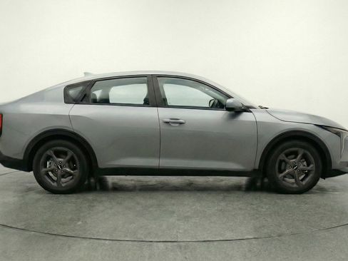 Used 2025 Kia K4 LXS image 11