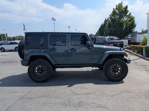 Used 2014 Jeep Wrangler Unlimited Sahara w/ Max Tow Package AWD/4WD image 2