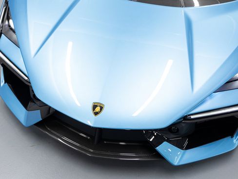 Used 2025 Lamborghini Revuelto image 22
