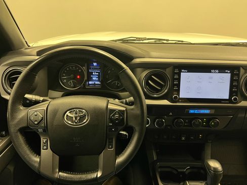 Used 2022 Toyota Tacoma TRD Off-Road w/ Technology Package image 19