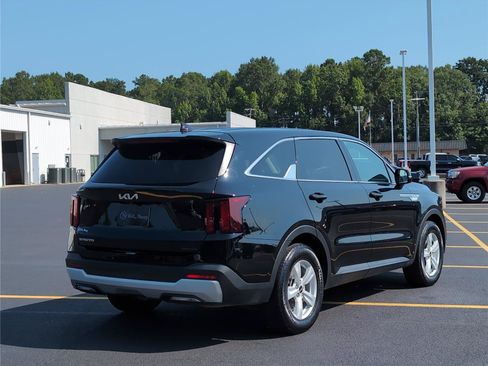Used 2024 Kia Sorento LX FWD image 7