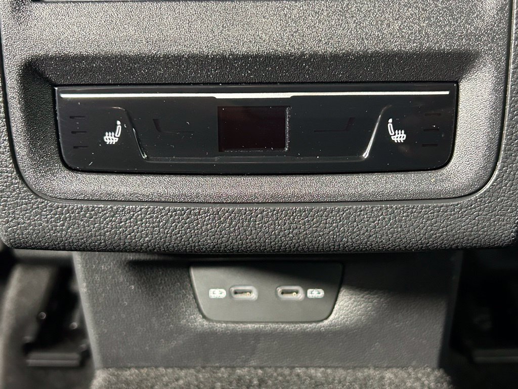 Used 2023 Volkswagen Golf AWD/4WD image 17