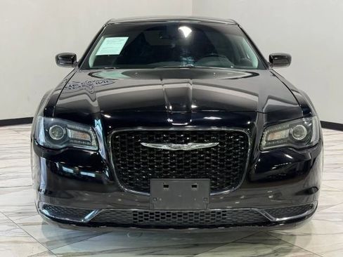 Used 2019 Chrysler 300 Touring w/ Sport Appearance Package image 3