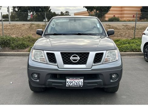 Used 2021 Nissan Frontier SV RWD image 3