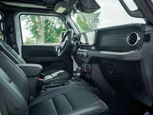 New 2026 Jeep Wrangler Unlimited Sahara AWD/4WD image 10