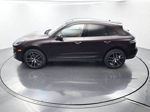 Certified 2025 Porsche Macan AWD/4WD image 36