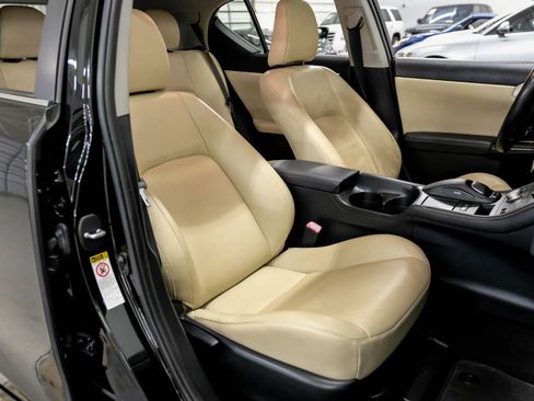 Used 2012 Lexus CT 200h Premium image 36