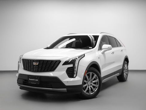 Used 2021 Cadillac XT4 Premium Luxury w/ Cold Weather Package AWD/4WD image 6
