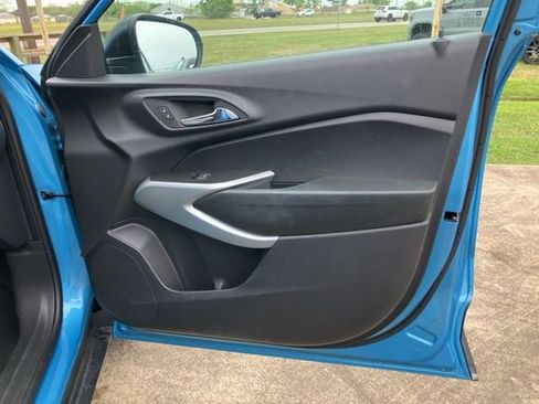 Used 2025 Chevrolet Trax RS FWD image 13