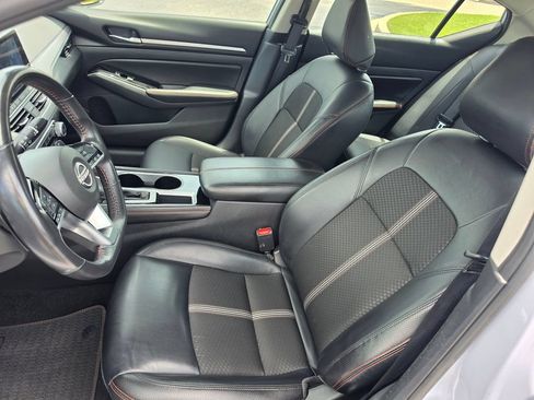 Used 2024 Nissan Altima 2.5 SR FWD image 14