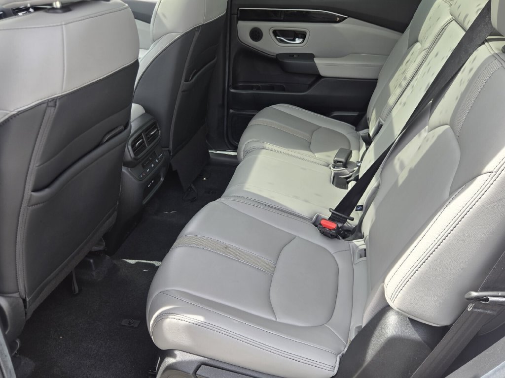 Certified 2025 Honda Pilot Touring image 12
