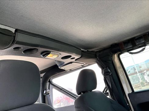 Used 2018 Jeep Wrangler Sport image 14