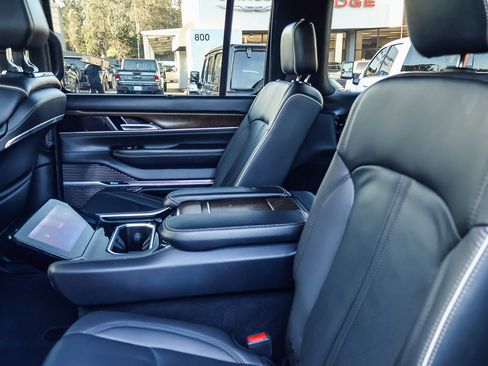 Used 2023 Jeep Grand Wagoneer Series II image 17