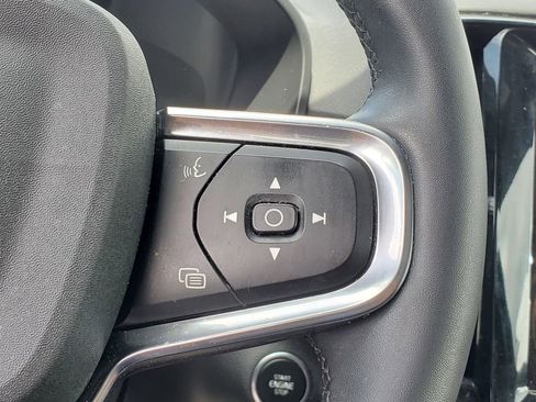 Certified 2022 Volvo XC40 T5 R-Design w/ Protection Package Premier image 19