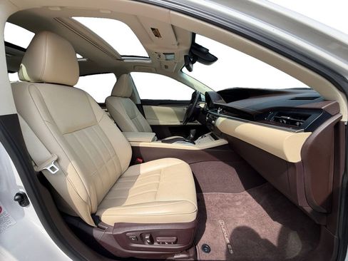 Used 2017 Lexus ES 350 w/ Ultra Luxury Package FWD image 14