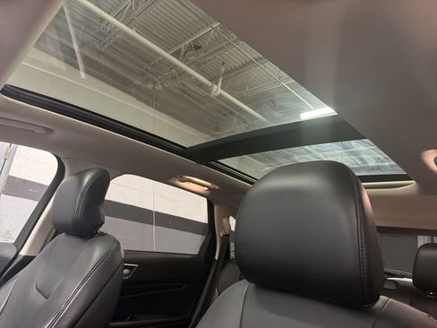 Used 2018 Ford Edge Titanium w/ Equipment Group 301A AWD/4WD image 6