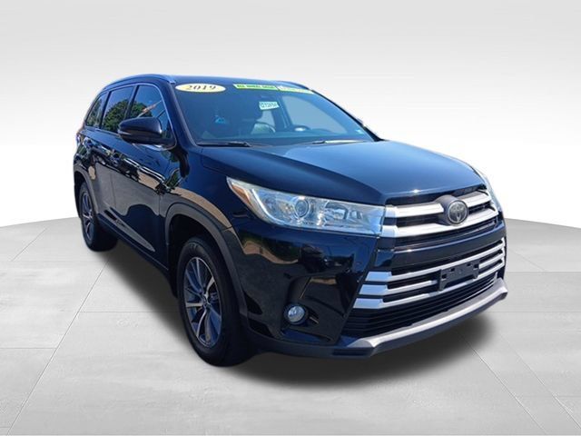 Used 2019 Toyota Highlander XLE AWD/4WD image 9