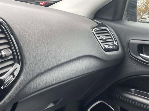 Used 2021 Jeep Compass Latitude image 29