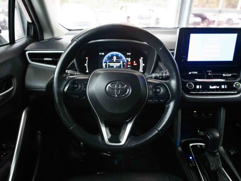 Used 2023 Toyota Corolla Cross XLE image 21