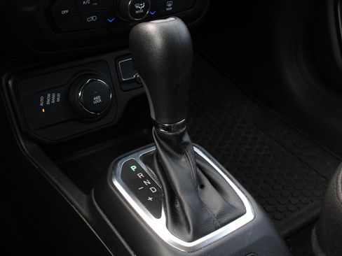 Used 2023 Jeep Renegade Latitude image 14