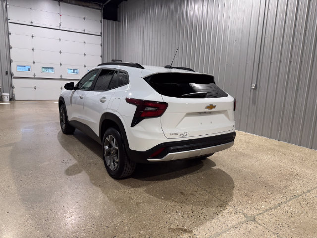Used 2025 Chevrolet Trax LT w/ LT Convenience Package FWD image 6