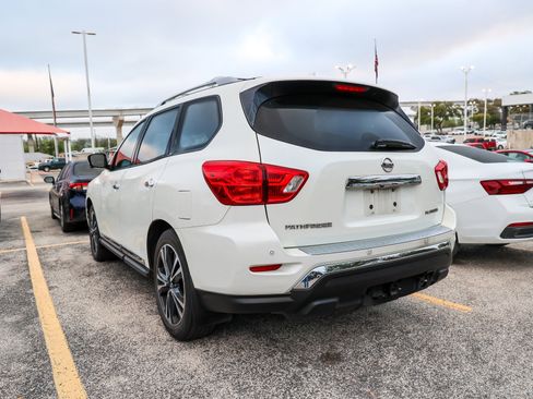 Used 2020 Nissan Pathfinder Platinum image 9