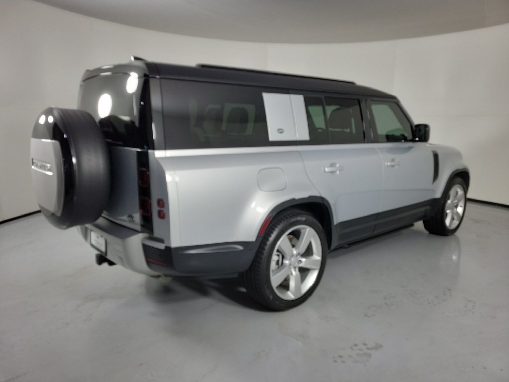 Used 2023 Land Rover Defender 130 SE AWD/4WD image 4
